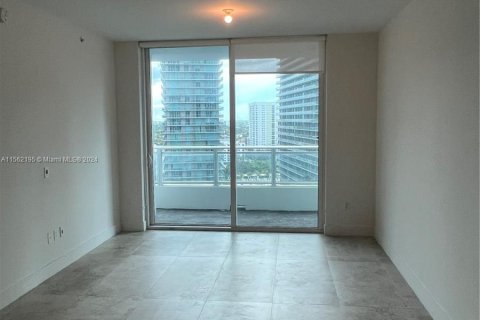 Condo in Miami, Florida, 1 bedroom  № 1096001 - photo 2