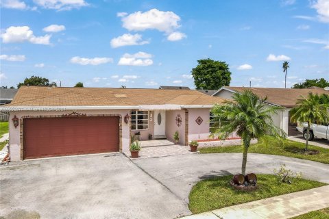 Villa ou maison à vendre à Sunrise, Floride: 3 chambres, 150.04 m2 № 1347601 - photo 2