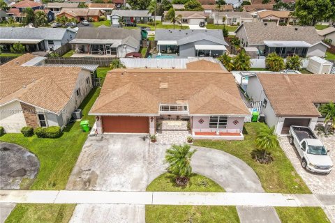 Villa ou maison à vendre à Sunrise, Floride: 3 chambres, 150.04 m2 № 1347601 - photo 1