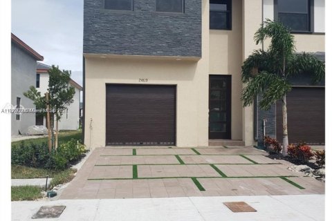 Townhouse in Miami Lakes, Florida 4 bedrooms, 177.26 sq.m. № 1347598 - photo 5