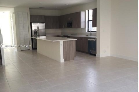 Townhouse in Miami Lakes, Florida 4 bedrooms, 177.26 sq.m. № 1347598 - photo 6