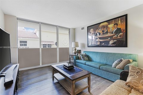 Condo in Miami, Florida, 3 bedrooms  № 1347600 - photo 2