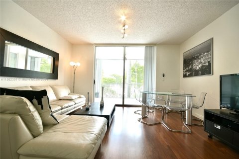 Condominio en venta en Doral, Florida, 3 dormitorios, 114.27 m2 № 1171709 - foto 2