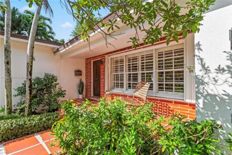 House in Coral Gables, Florida 4 bedrooms, 234.02 sq.m. № 1378869 - photo 7