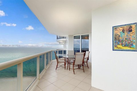 Condo in Miami Beach, Florida, 2 bedrooms  № 1240079 - photo 4