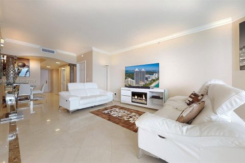 Condo in Miami Beach, Florida, 2 bedrooms  № 1240079 - photo 30