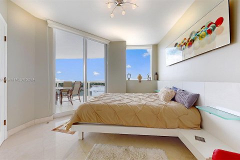 Condo in Miami Beach, Florida, 2 bedrooms  № 1240079 - photo 13