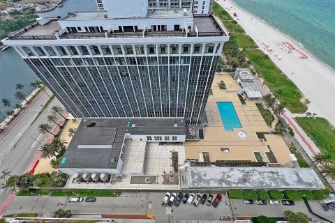 Condo in Miami Beach, Florida, 2 bedrooms  № 1240079 - photo 2