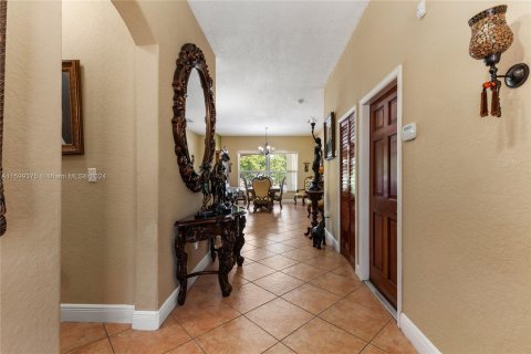 House in Miami, Florida 4 bedrooms, 187.85 sq.m. № 1225580 - photo 21