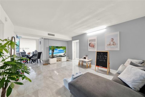 Copropriété à vendre à Miami, Floride: 3 chambres, 96.62 m2 № 1378652 - photo 2