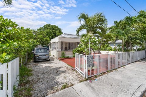 Commercial property in Miami, Florida 147.06 sq.m. № 1233747 - photo 10