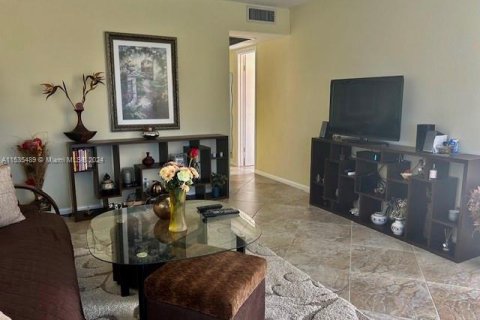 Condo in Deerfield Beach, Florida, 2 bedrooms  № 1016961 - photo 5