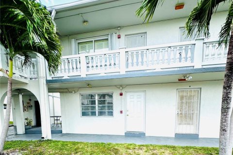 Condo in Miami Gardens, Florida, 2 bedrooms  № 1355406 - photo 1