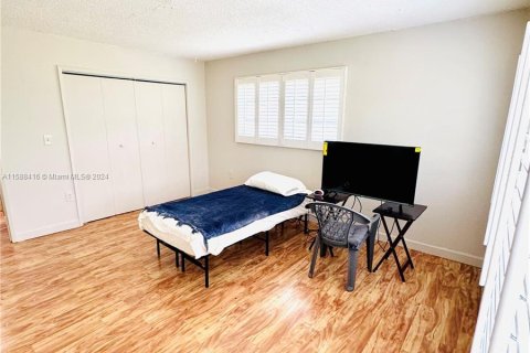 Condo in Miami Gardens, Florida, 2 bedrooms  № 1355406 - photo 14