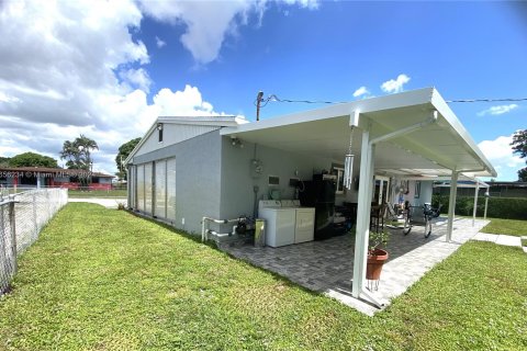 Casa en venta en Miami Gardens, Florida, 3 dormitorios, 113.53 m2 № 1355407 - foto 21