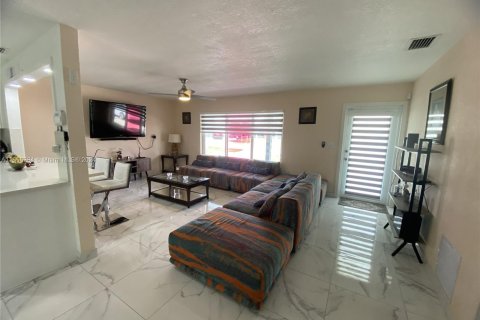 Villa ou maison à vendre à Miami Gardens, Floride: 3 chambres, 113.53 m2 № 1355407 - photo 15