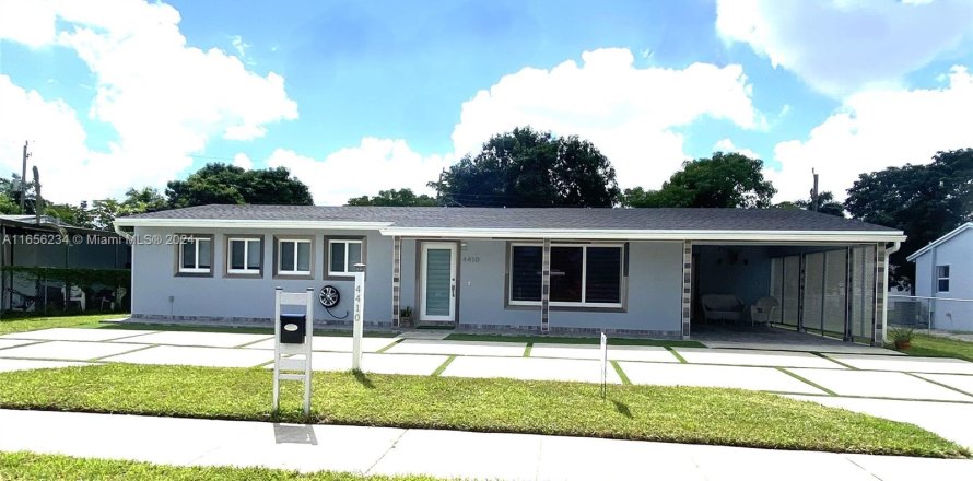 House in Miami Gardens, Florida 3 bedrooms, 113.53 sq.m. № 1355407