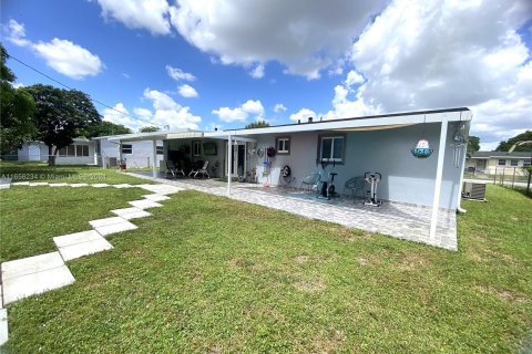 Casa en venta en Miami Gardens, Florida, 3 dormitorios, 113.53 m2 № 1355407 - foto 23