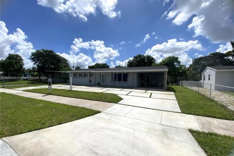 Villa ou maison à vendre à Miami Gardens, Floride: 3 chambres, 113.53 m2 № 1355407 - photo 28