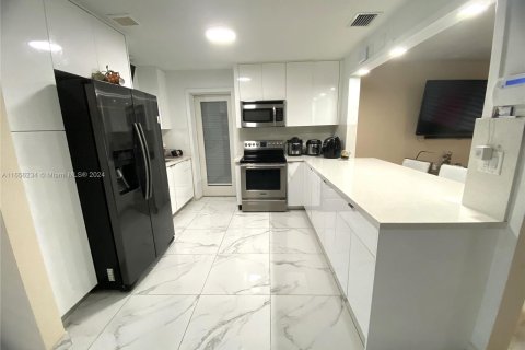 Casa en venta en Miami Gardens, Florida, 3 dormitorios, 113.53 m2 № 1355407 - foto 3