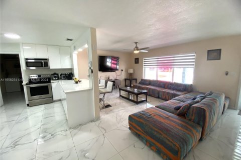 Casa en venta en Miami Gardens, Florida, 3 dormitorios, 113.53 m2 № 1355407 - foto 16