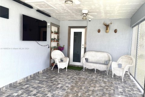 Casa en venta en Miami Gardens, Florida, 3 dormitorios, 113.53 m2 № 1355407 - foto 27