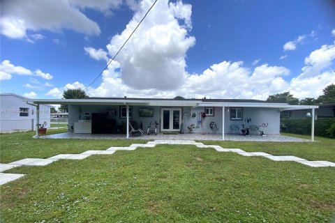 House in Miami Gardens, Florida 3 bedrooms, 113.53 sq.m. № 1355407 - photo 18