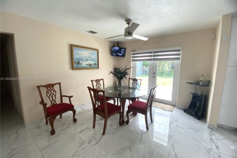 Casa en venta en Miami Gardens, Florida, 3 dormitorios, 113.53 m2 № 1355407 - foto 9