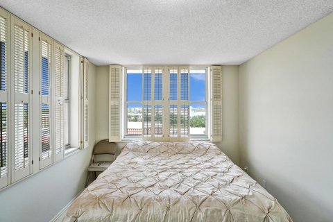 Condo in Pompano Beach, Florida, 2 bedrooms  № 1210470 - photo 11