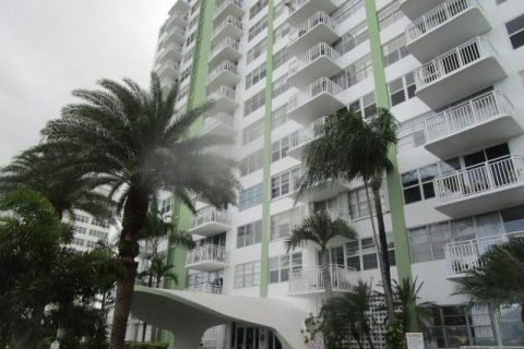 Купить кондоминиум в Майами, Флорида 2 спальни, 121.14м2, № 1079508 - фото 13