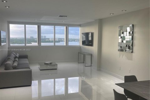 Condominio en venta en Bal Harbour, Florida, 2 dormitorios, 134.43 m2 № 911020 - foto 8