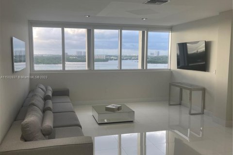 Copropriété à vendre à Bal Harbour, Floride: 2 chambres, 134.43 m2 № 911020 - photo 4