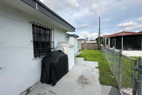 House in Miami, Florida 4 bedrooms, 108.51 sq.m. № 1375695 - photo 20