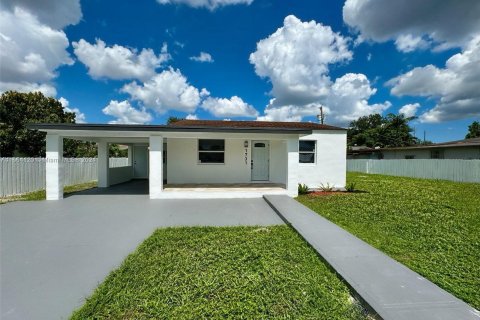 Casa en venta en Miami, Florida, 3 dormitorios, 93.27 m2 № 1375644 - foto 1