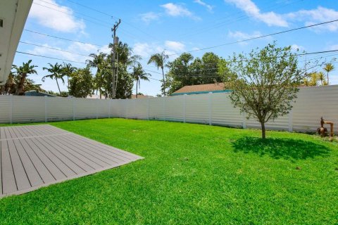 House in Lake Worth, Florida 3 bedrooms, 151.52 sq.m. № 1128939 - photo 9