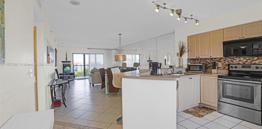 Condo in Pompano Beach, Florida, 2 bedrooms  № 1161403