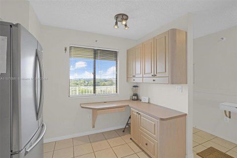 Condo in Pompano Beach, Florida, 2 bedrooms  № 1161403 - photo 9