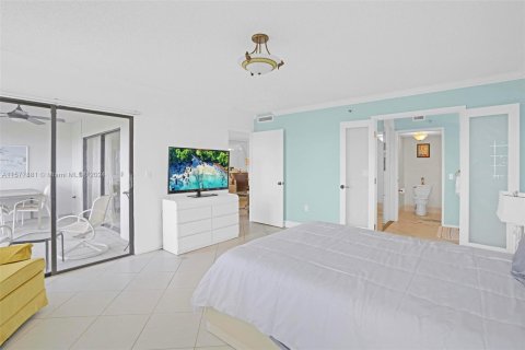 Condo in Pompano Beach, Florida, 2 bedrooms  № 1161403 - photo 11