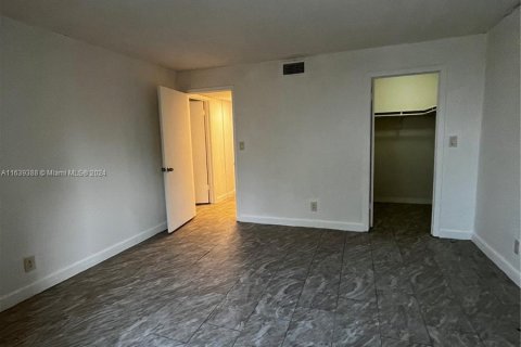 Condo in West Palm Beach, Florida, 2 bedrooms  № 1325552 - photo 12