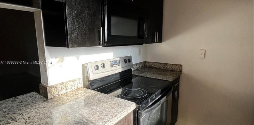 Condo in West Palm Beach, Florida, 2 bedrooms  № 1325552