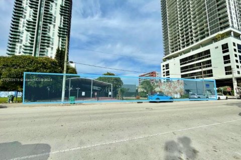 Propiedad comercial en venta en Miami, Florida № 975868 - foto 4