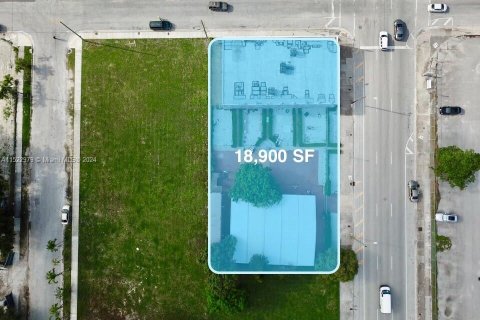 Propiedad comercial en venta en Miami, Florida № 975868 - foto 2