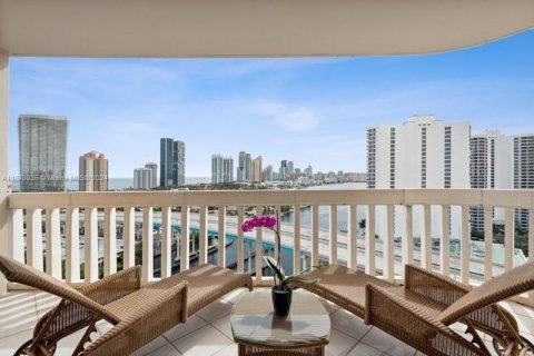 Condominio en venta en Aventura, Florida, 3 dormitorios, 318.28 m2 № 1404432 - foto 1