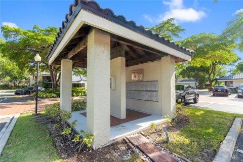 Condo in Plantation, Florida, 1 bedroom  № 1404384 - photo 4