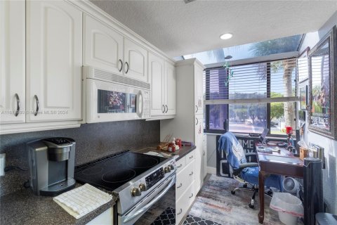 Condo in Plantation, Florida, 1 bedroom  № 1404384 - photo 12