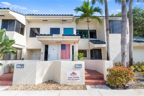 Condo in Plantation, Florida, 1 bedroom  № 1404384 - photo 1