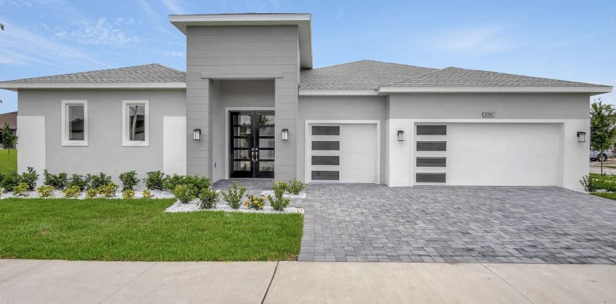 House in Serengeti by Biscayne Homes in Spring Hill, Florida 5 bedrooms, 395 sq.m. № 521482