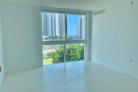 Condo in Sunny Isles Beach, Florida, 3 bedrooms  № 809102 - photo 17