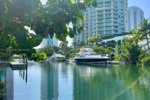 Condominio en venta en Sunny Isles Beach, Florida, 3 dormitorios, 135.73 m2 № 809102 - foto 23