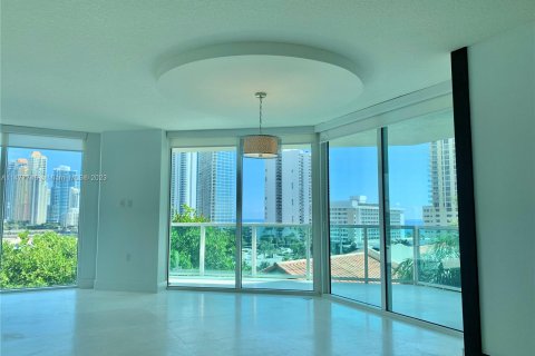 Condominio en venta en Sunny Isles Beach, Florida, 3 dormitorios, 135.73 m2 № 809102 - foto 2